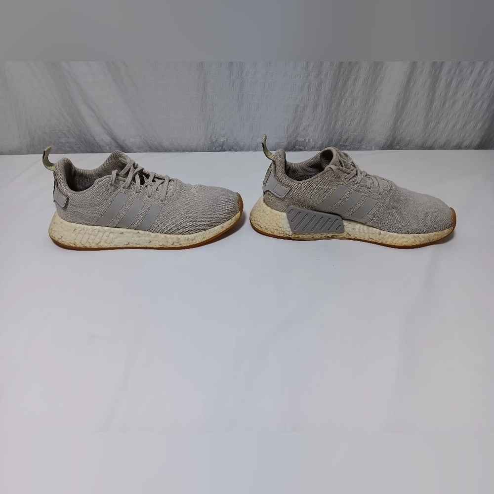 Adidas Boost The brand with the 3 stripes Men's Sneakers.  Size 9.5 - Picture 2 of 8